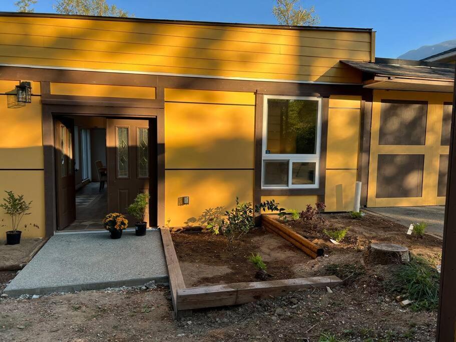 Country Home, Sleeps 6 Pets Friendly Port Alberni Exteriör bild