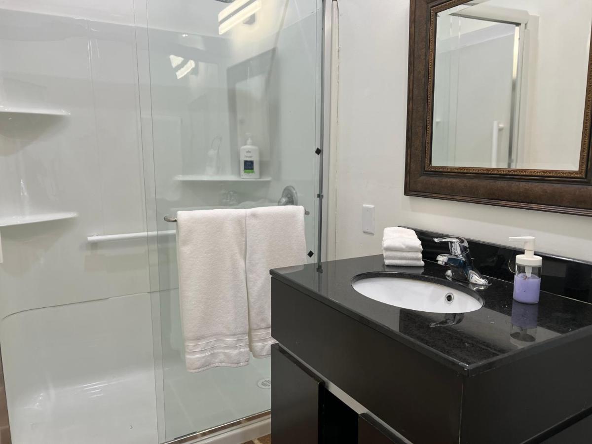 Country Home, Sleeps 6 Pets Friendly Port Alberni Exteriör bild
