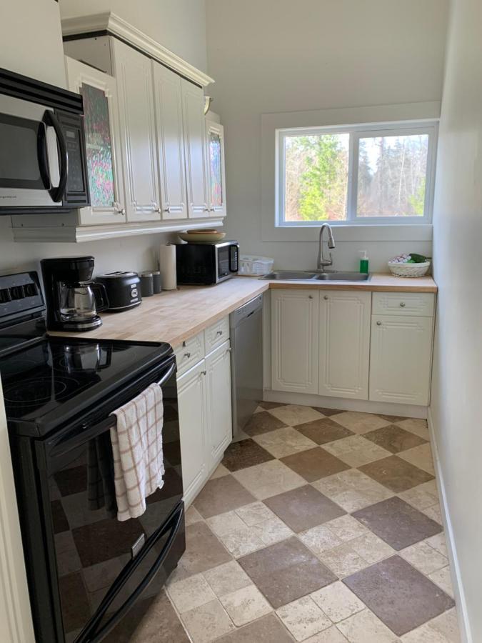 Country Home, Sleeps 6 Pets Friendly Port Alberni Exteriör bild